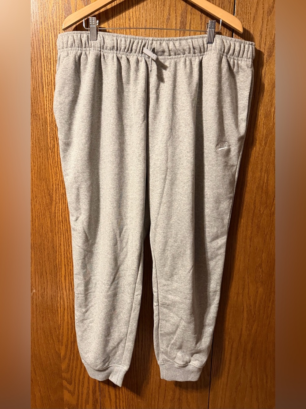 Nike Women’s Plus Size 2X Essential Fleece Jogger Sweatpants Grey